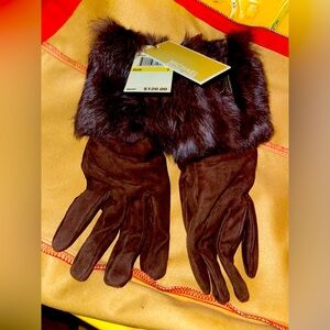 Michael Michael Kors NWT Pair of Brown Leather Gloves with Fur and Zipper.